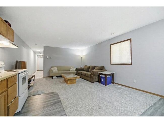 Building Photo - 226 3rd Ave S