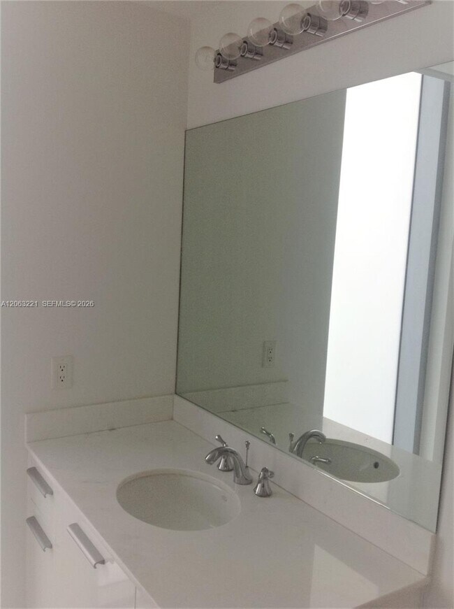 Building Photo - 1050 Brickell Ave