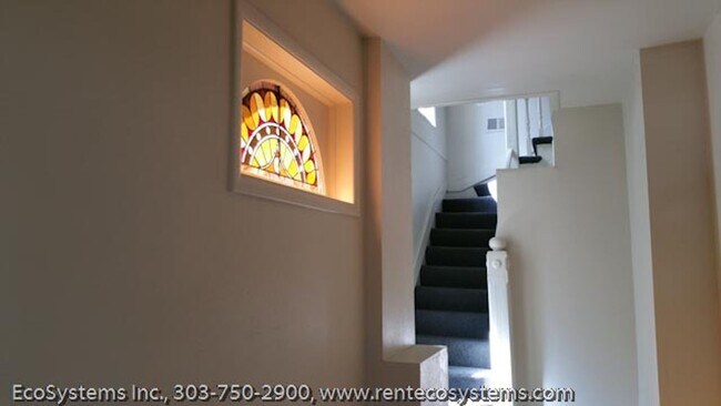 Building Photo - Highlands 1 Bedroom 1 Bath w/ Yard and Laundry!