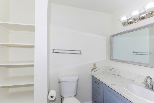 Building Photo - WAIPIO GENTRY: 2-BED, 1-BATH, 1-PARKING NOW AVAILABLE !