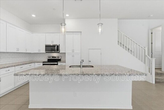 Building Photo - 265 E Balsam Dr