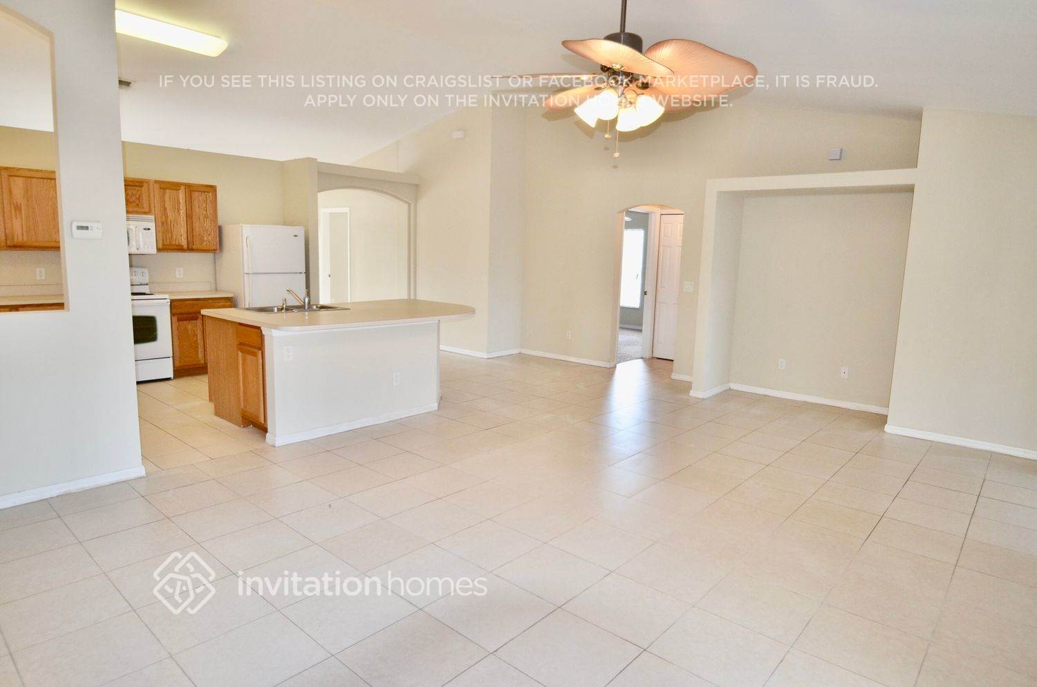 Building Photo - 1121 SW 4th Ln