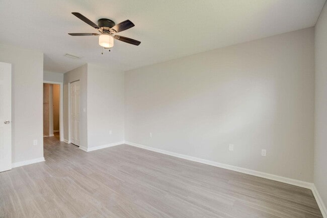 Building Photo - 9242 Roan Ln