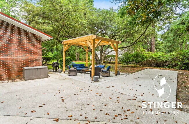 Building Photo - 7 Blue Heron Cir