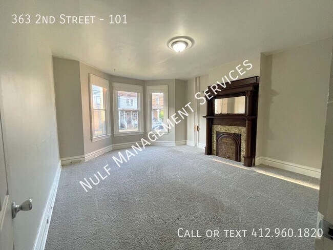 Building Photo - Eligible for Section 8: 3 Bed, 1 Bath Apar...