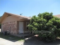 Building Photo - 1122 N Center St