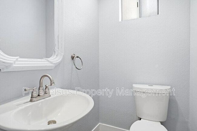 Building Photo - 1389 Serena Cir