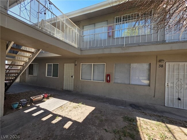 Building Photo - 304 Orland St