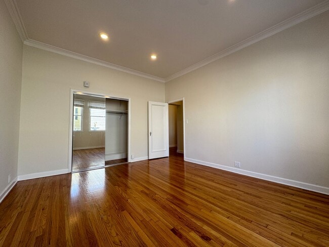 Building Photo - Russian Hill: Remodeled 1 Bedroom w/ Direct Access to XL Shared Patio & FREE Utilities!