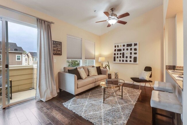 Building Photo - Stunning Top-Floor Condo with Open Layout,...