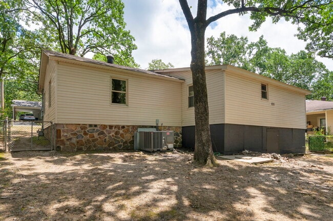 Building Photo - 4423 West Dr
