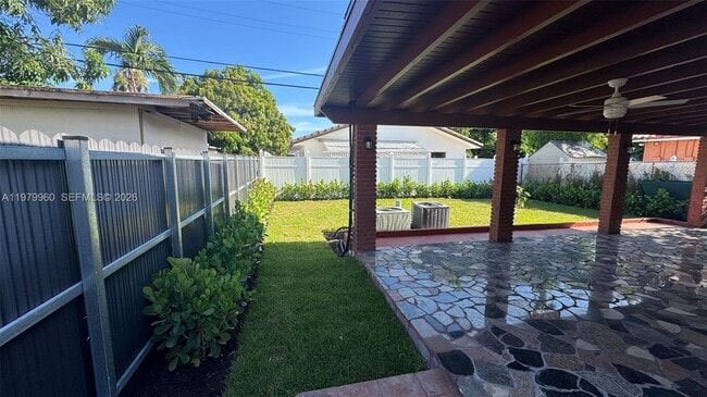 Building Photo - 3610 SW 25th Ter