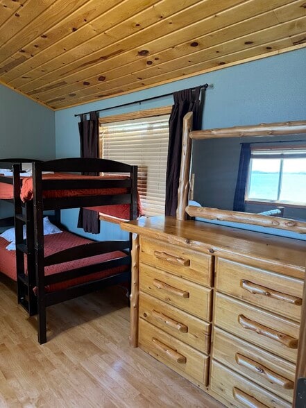 upstairs bedroom 2 - 24692 County Highway 4