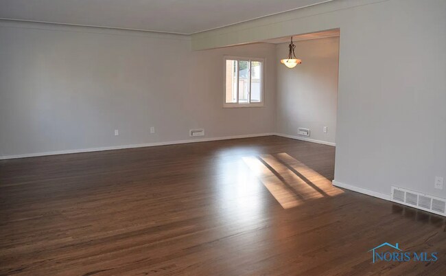 Building Photo - 4033 Hillandale Rd