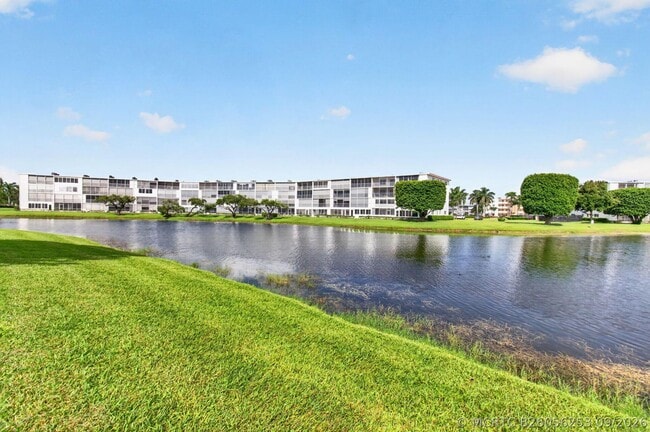 Building Photo - 4028 Hythe B