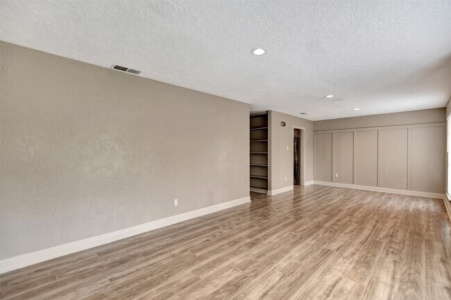 Building Photo - 3826 Willow Springs Ln
