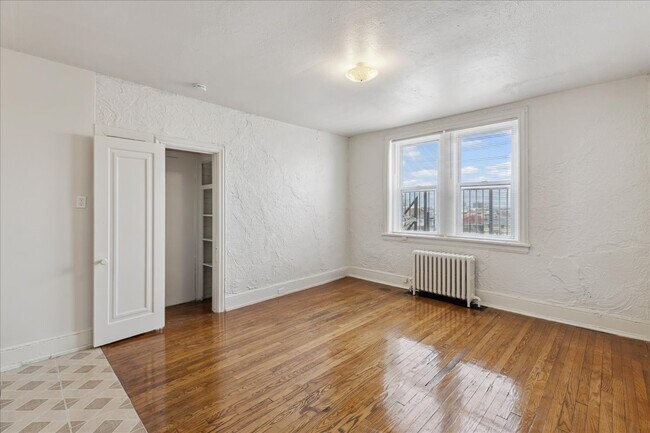 Building Photo - 33 S Iowa Ave