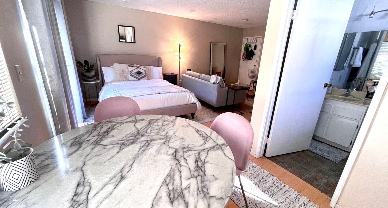 Building Photo - 836 N La Jolla Ave