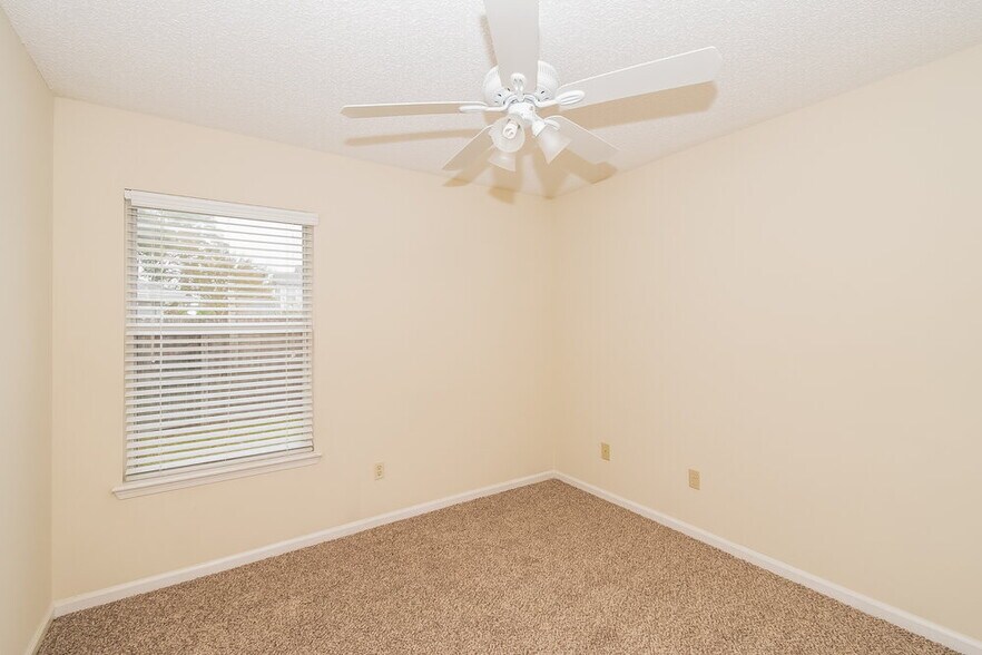 Building Photo - 407 Rolling Rock Ct