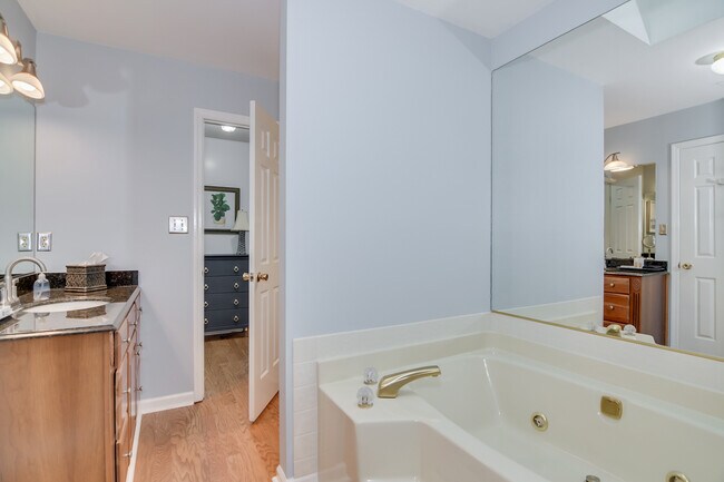 Building Photo - 2504 Pinebluff Ct