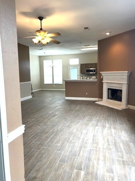 Building Photo - 518 Lone Star Park Ln