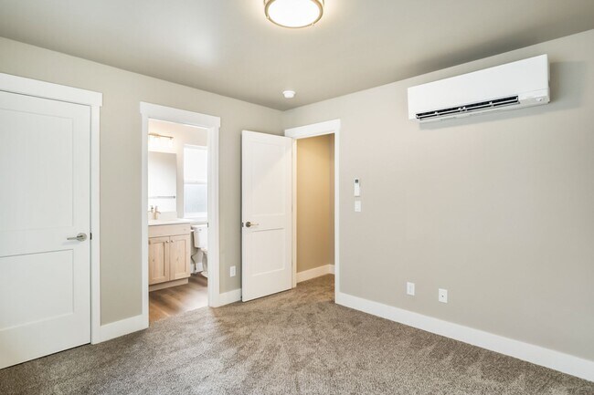 Building Photo - $1,200 Move-In Credit! Brand New 3 Bed Townhome in Prime Location