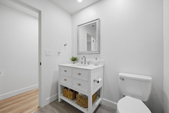 Building Photo - Pool Home