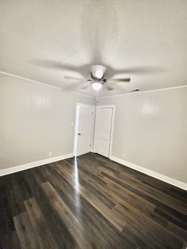 Building Photo - $500 OFF FIRST MONTH'S RENT MOVE IN SPECIAL-ADORABLE REMODELED HIGHLAND-CENTENARY HOME