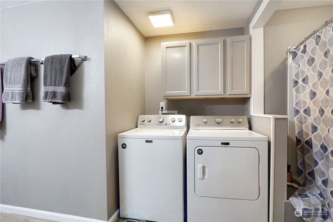 Building Photo - Beautiful 3-Condo in Lakewood – Apply Today!
