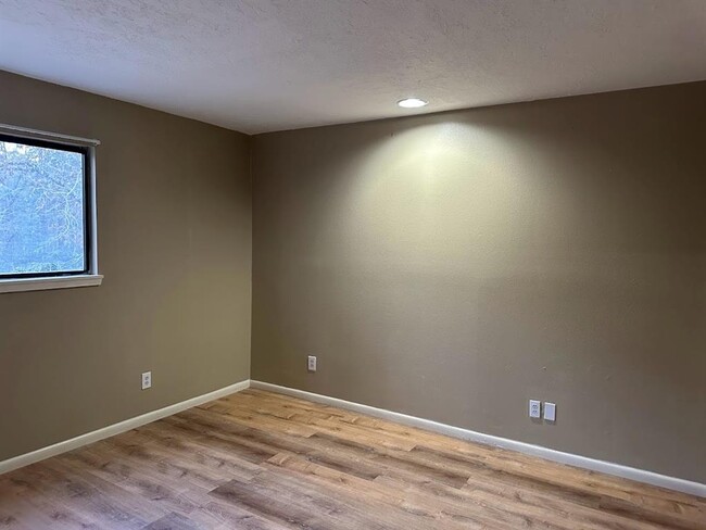 Building Photo - 24468 Country Clb Dr