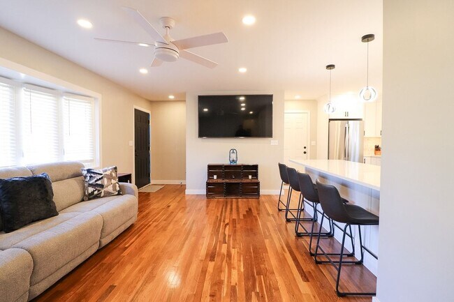 Building Photo - 14 Donat Dr