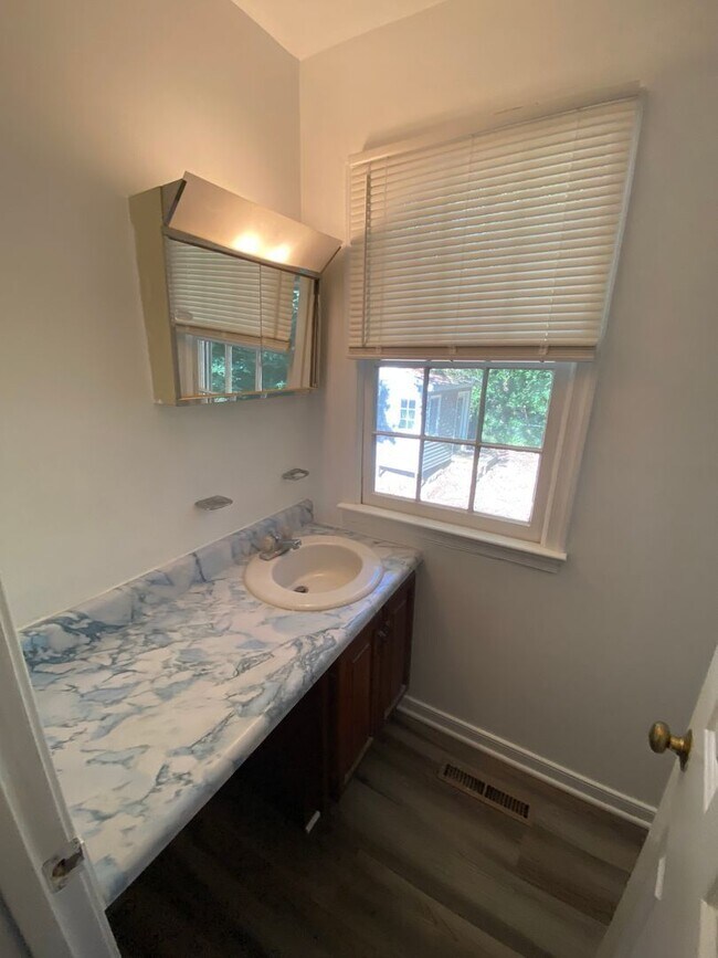 Building Photo - 1700 Taft Pl