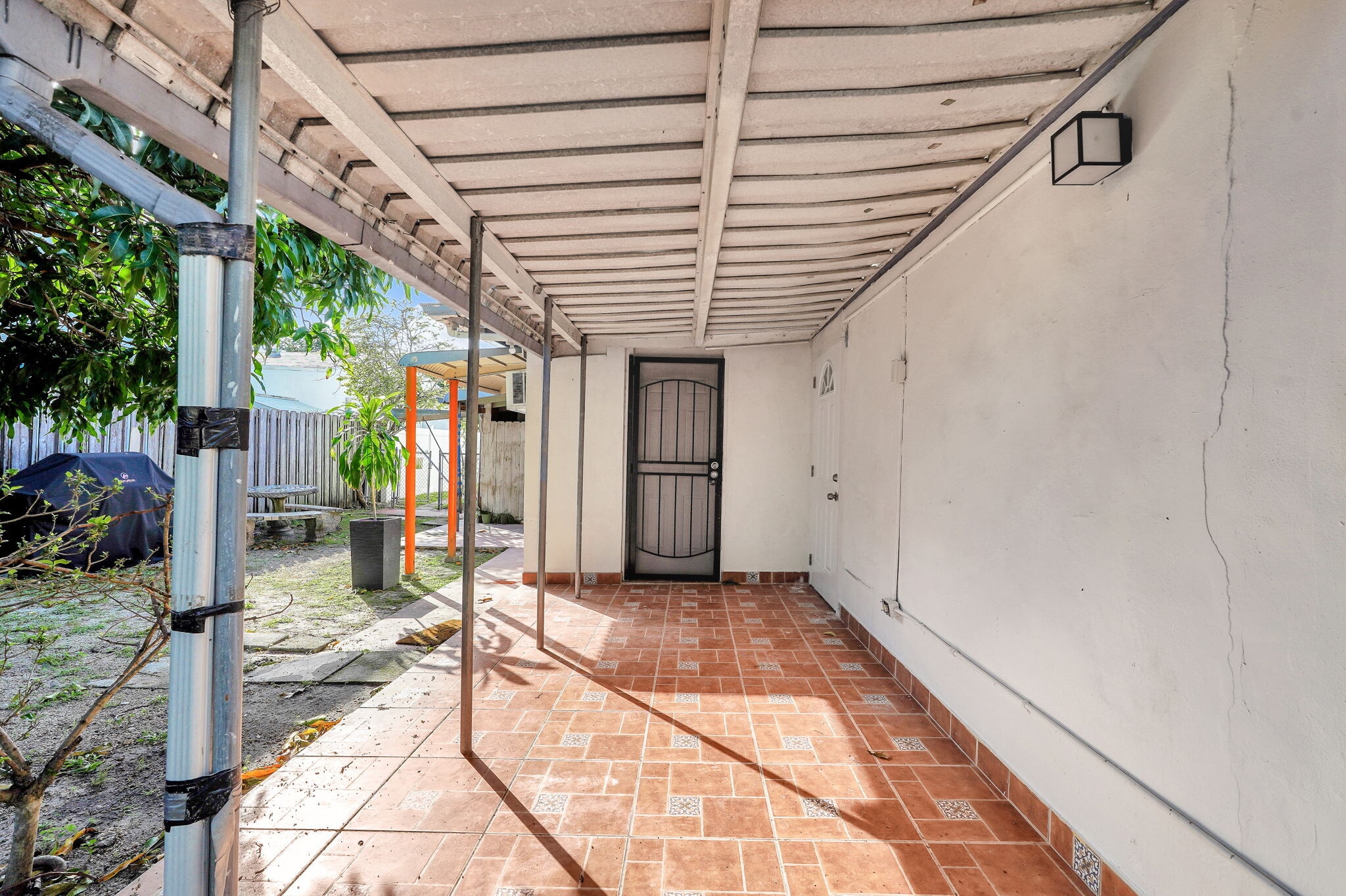 Building Photo - 2419 Coolidge St