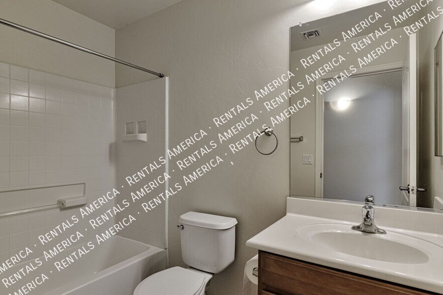 Building Photo - 6615 E Splendid Ln