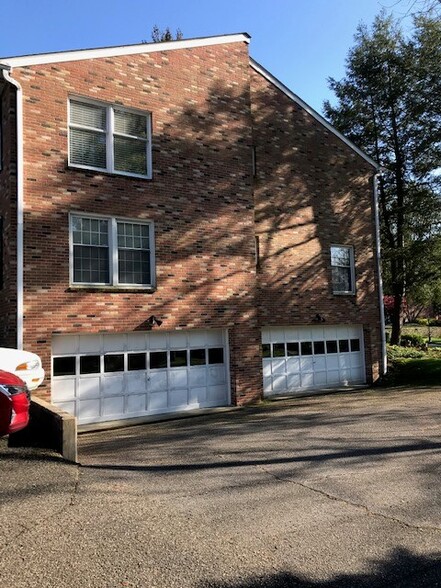 garage (on right) - 22 Williamsburg Cir