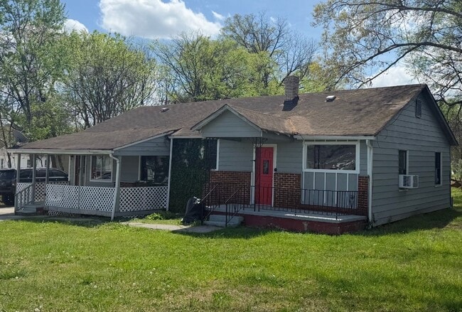 Building Photo - 2 Bed | 1 Bath | Bonus Spaces | Prime Location