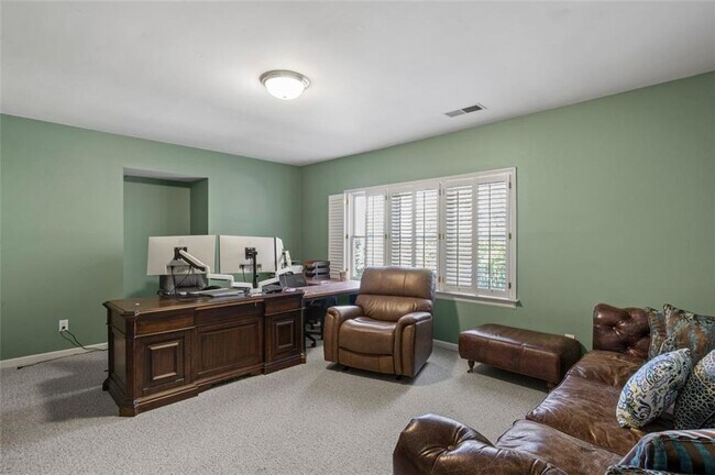 Building Photo - 5685 Lake Manor Trce