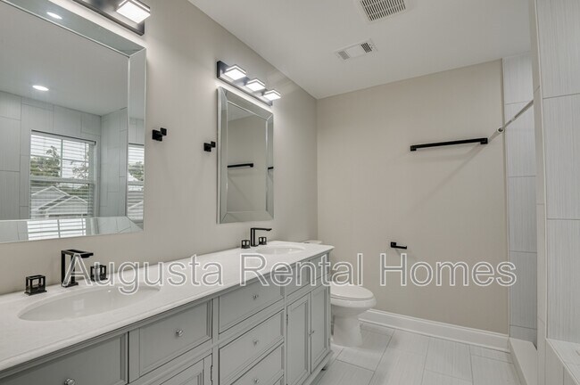 Building Photo - 34 Sherman St