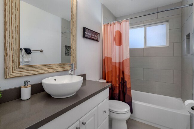 Building Photo - COMING SOON! Fully Furnished 3 Bedroom 3 Bathroom Home in Old Town Scottsdale