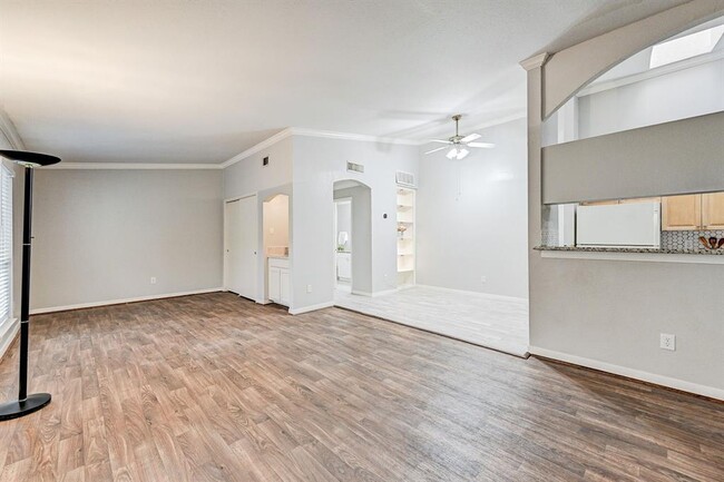 Building Photo - 2425 Augusta Dr