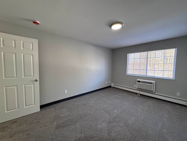 Building Photo - 379 Huse Rd
