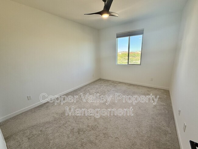 Building Photo - 2034 W Lariat Ln