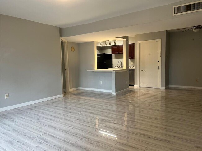 Building Photo - 8419 Hearth Dr