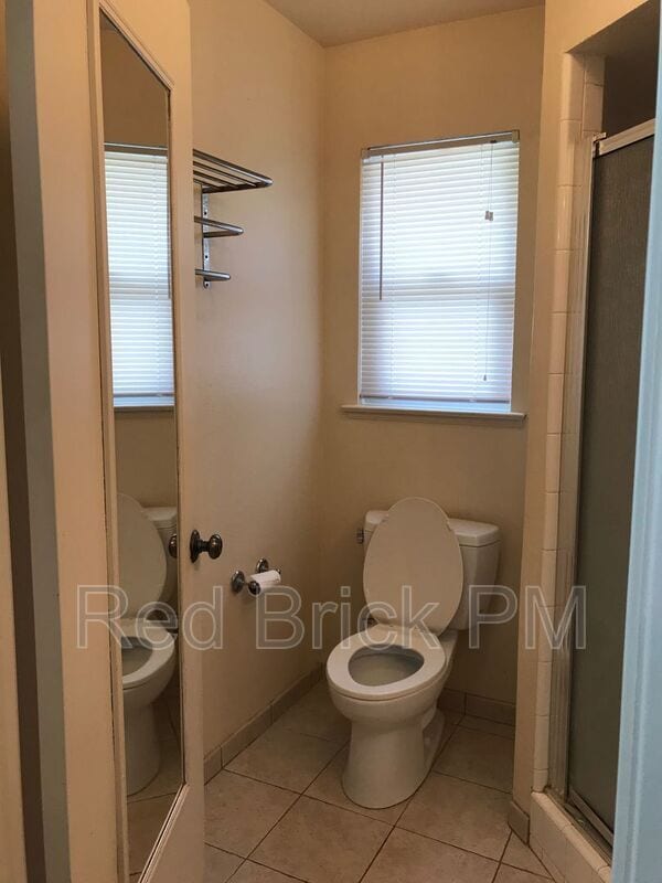 Building Photo - 635 E Brookdale Dr