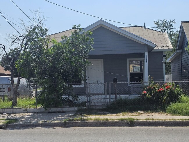 Building Photo - 1319 Santa Maria Ave