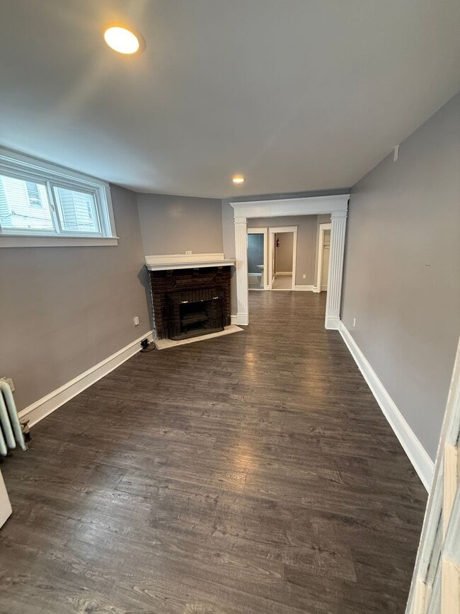 Building Photo - 514 W Champlost Ave