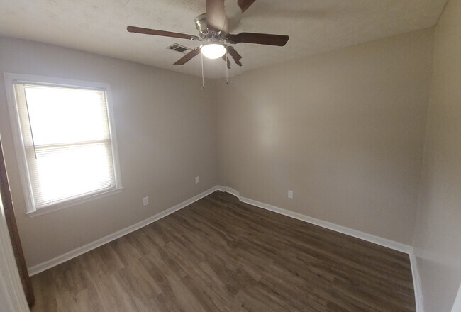 Building Photo - 5727 Lexington Dr