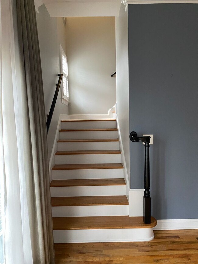 Building Photo - Elegant Intown Living in Carlyle Park – Beautiful 3BR/3.5BA Townhome