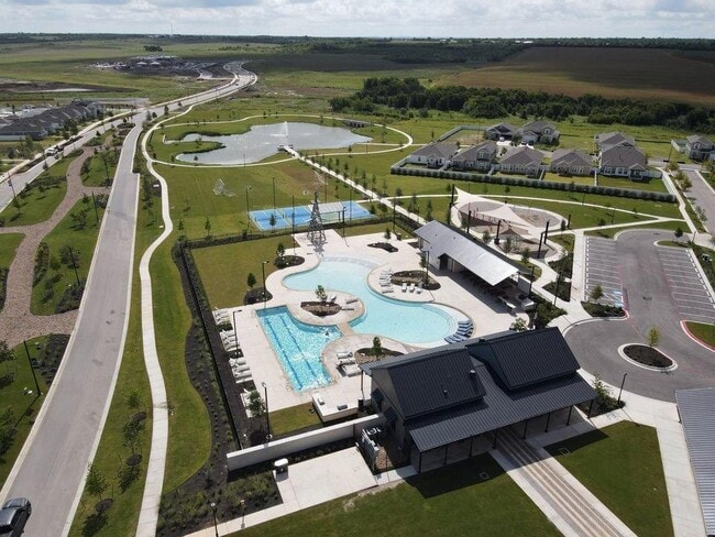 Building Photo - 141 Bluestem Dr