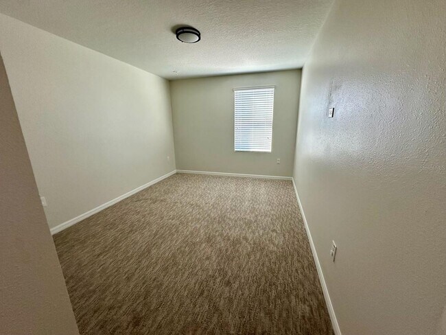 Building Photo - Epperson Rental